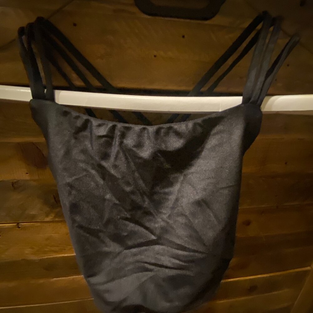 CARBON38 x CHILL BY WILL. CROP TOP, BLACK. Sz 3